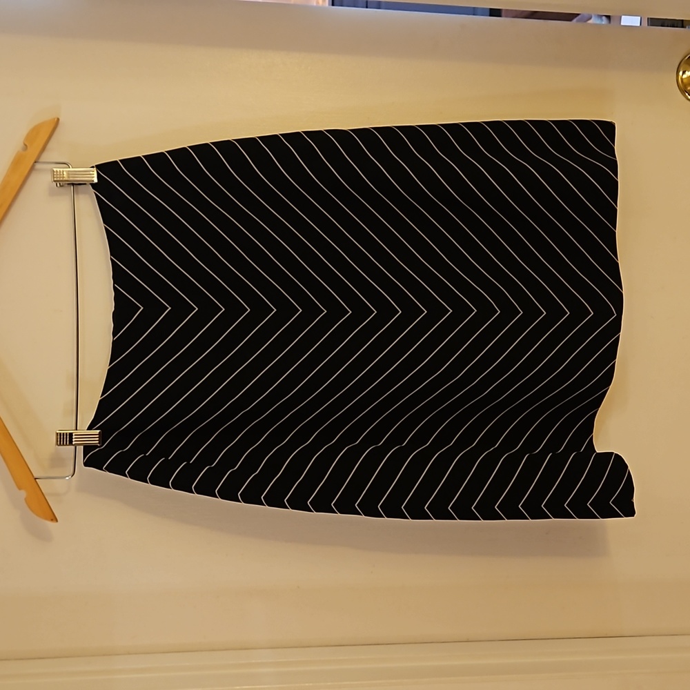 Vintage Oscar de la Renta 100% Silk skirt